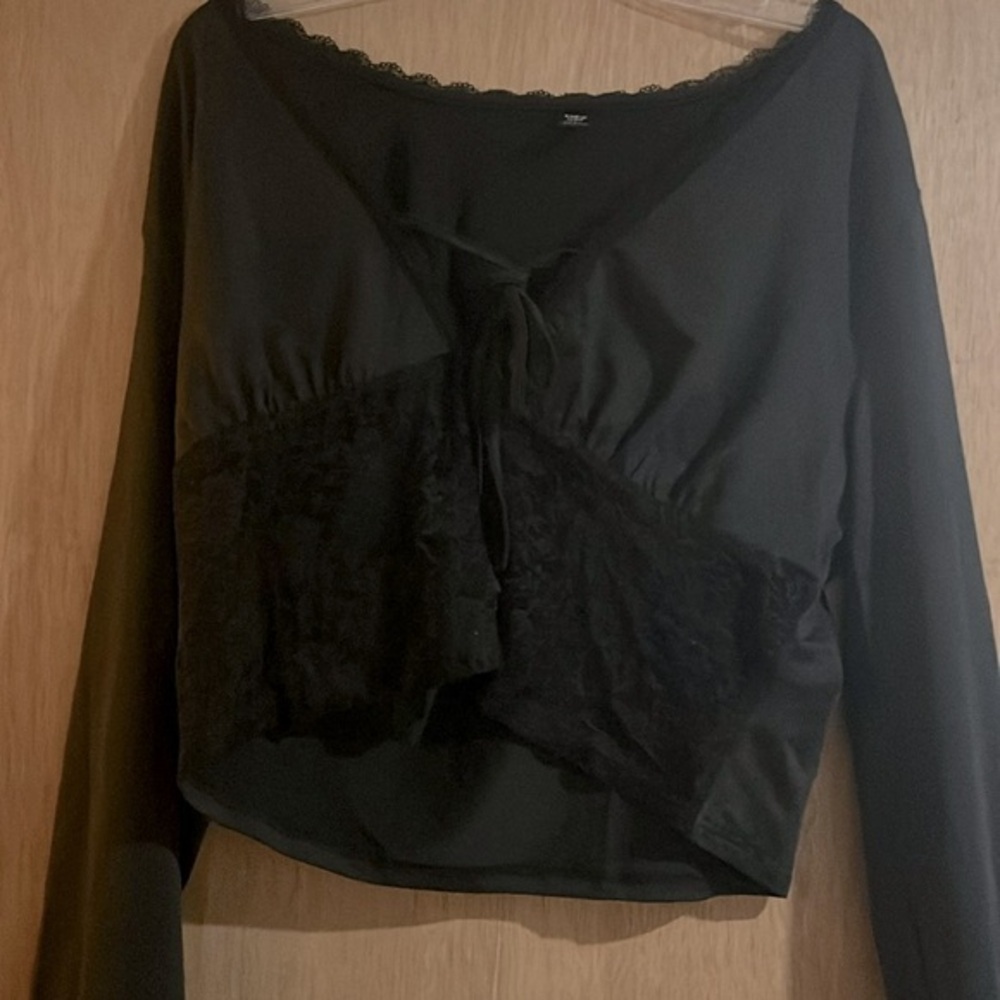 NWOT Plus Size Long Sleeved Half Lace Crop Top 🌸
